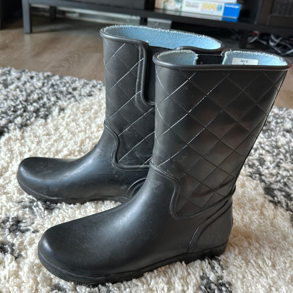 SOLD! Sperry Rain Boots